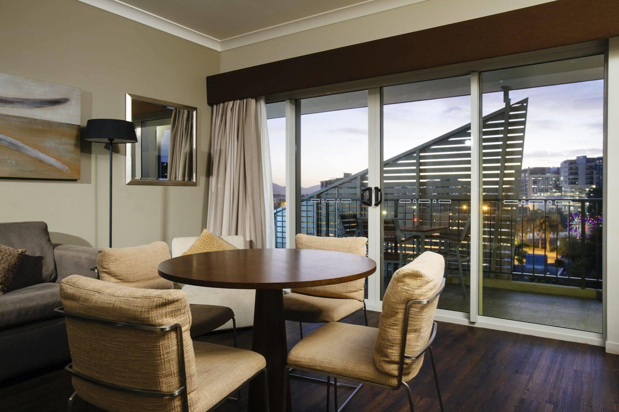Grand Hotel And Apartments Townsville Eksteriør billede